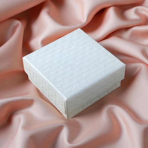 Vintage Pink Pearl Stud Earrings in Original Display Box – Classic Post Backs - Picture 4 of 5